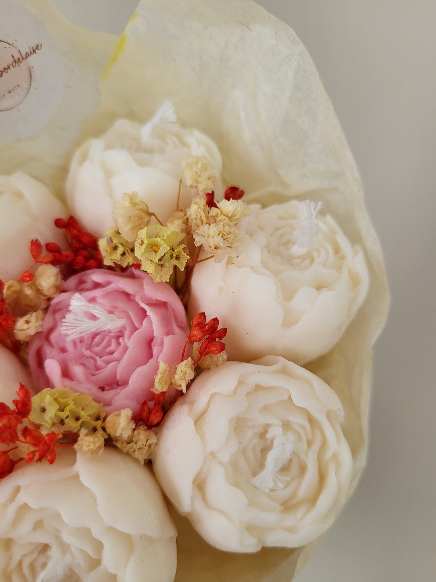 Bouquet de 7 pivoines en bougies - taille S (blanc et rose)