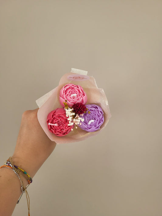 Bouquet de 3 pivoines en bougies - taille S (nuances de rose-violet)
