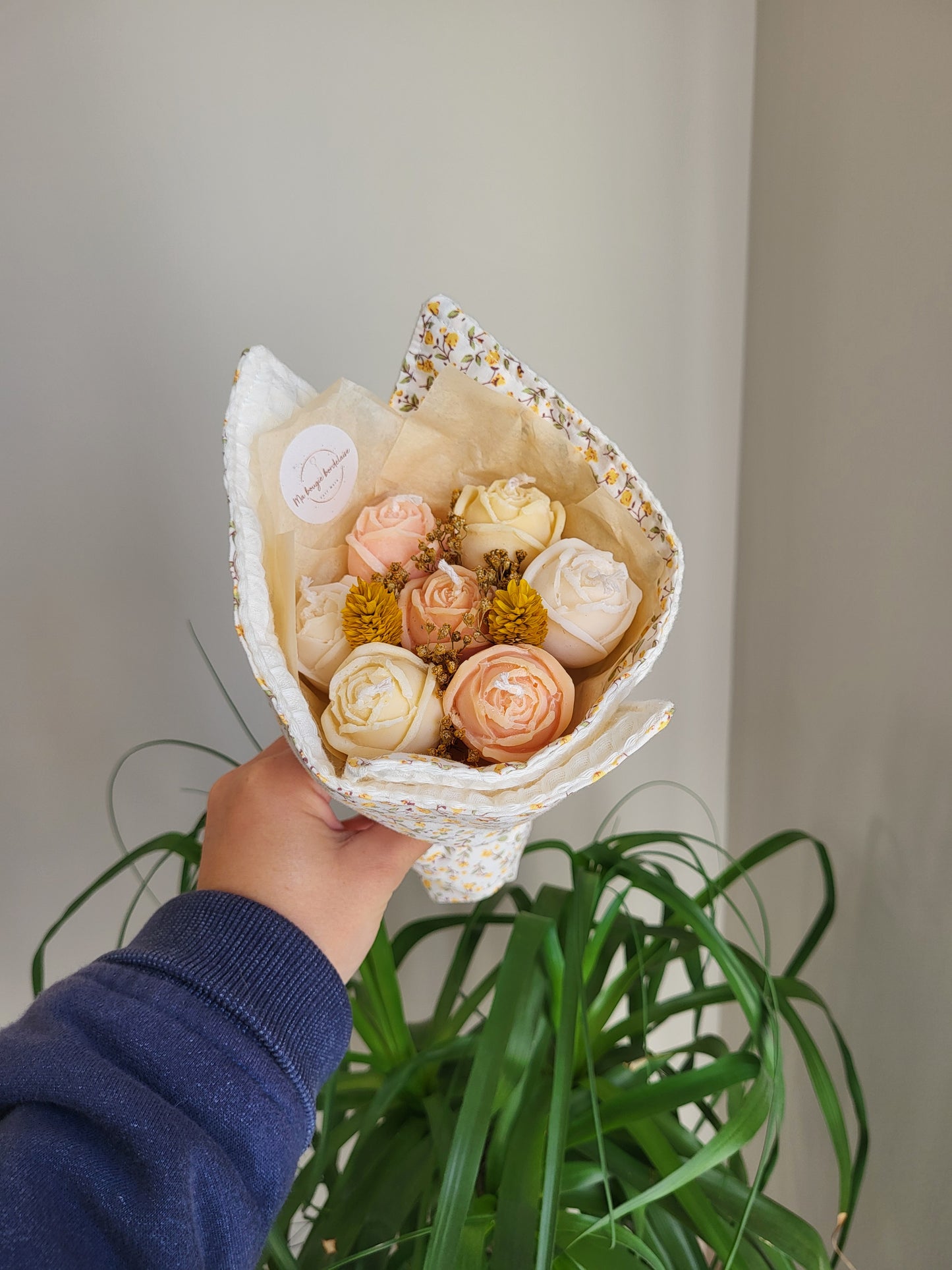 Bougie décorative - Bouquet de roses et son torchon
