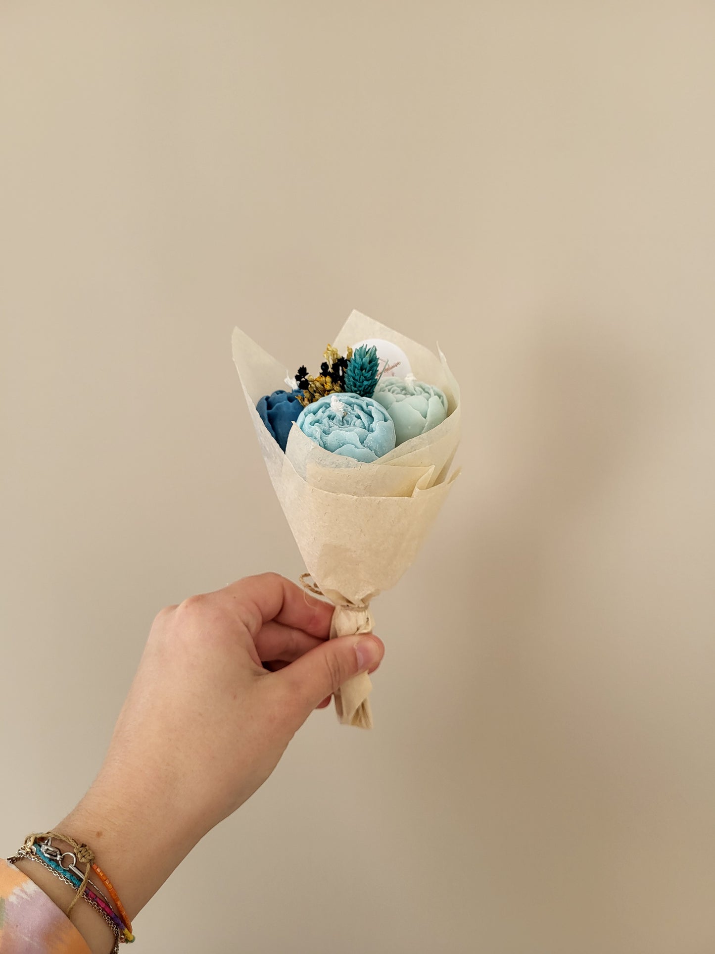 Bouquet de 3 pivoines en bougies - taille S (nuances de bleu)