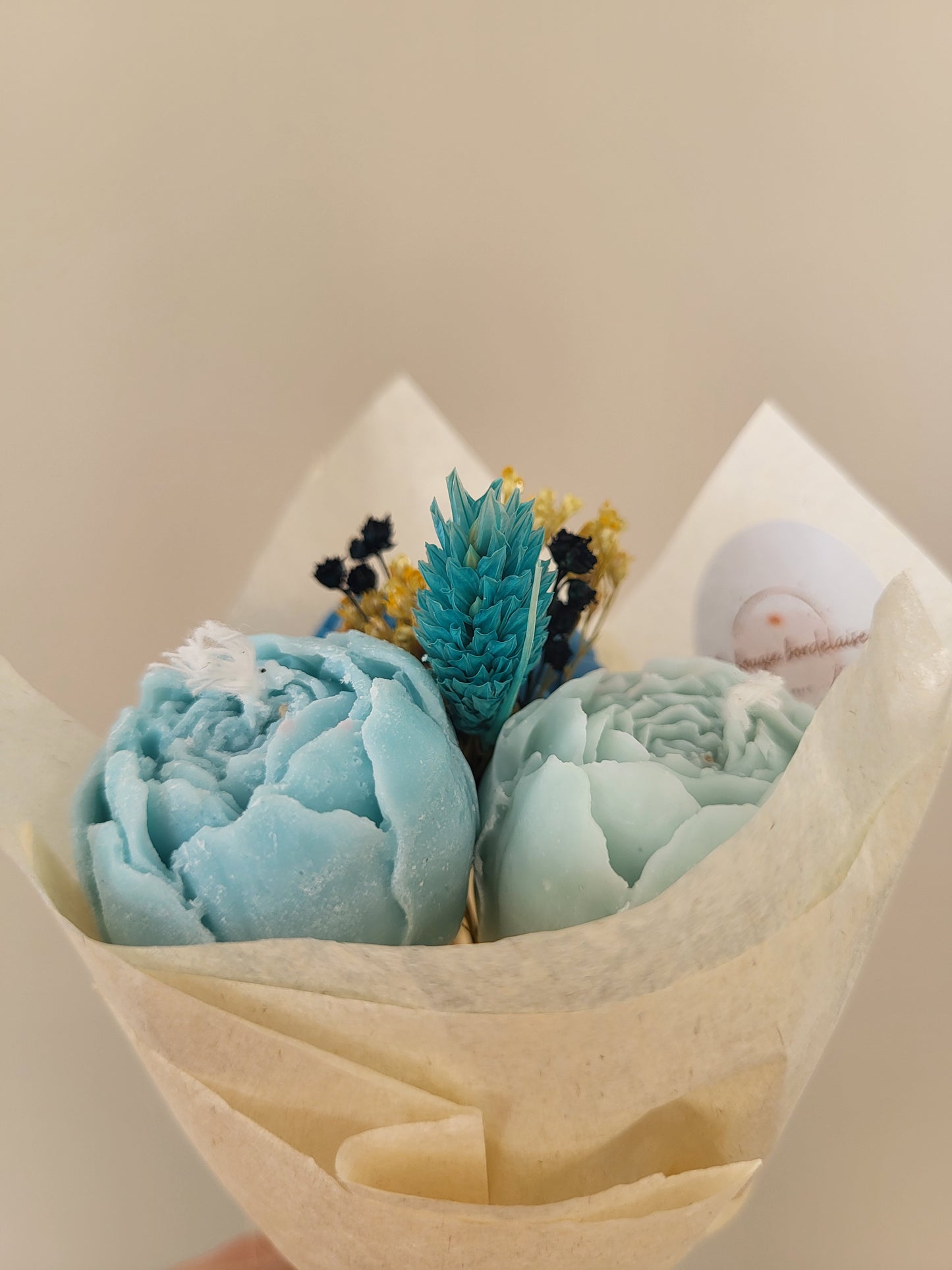 Bouquet de 3 pivoines en bougies - taille S (nuances de bleu)