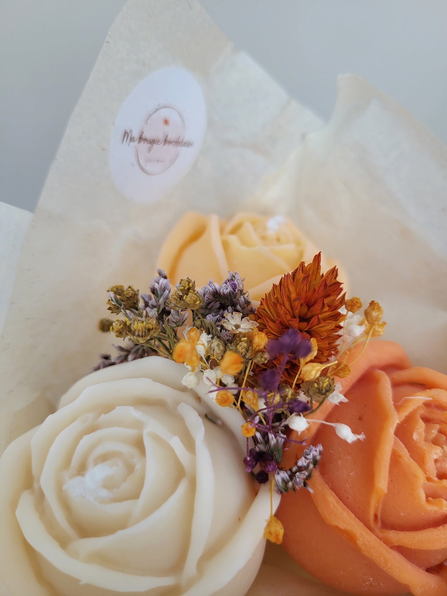 Bouquet de 3 roses en bougies - taille M (orange-jaune-blanc)