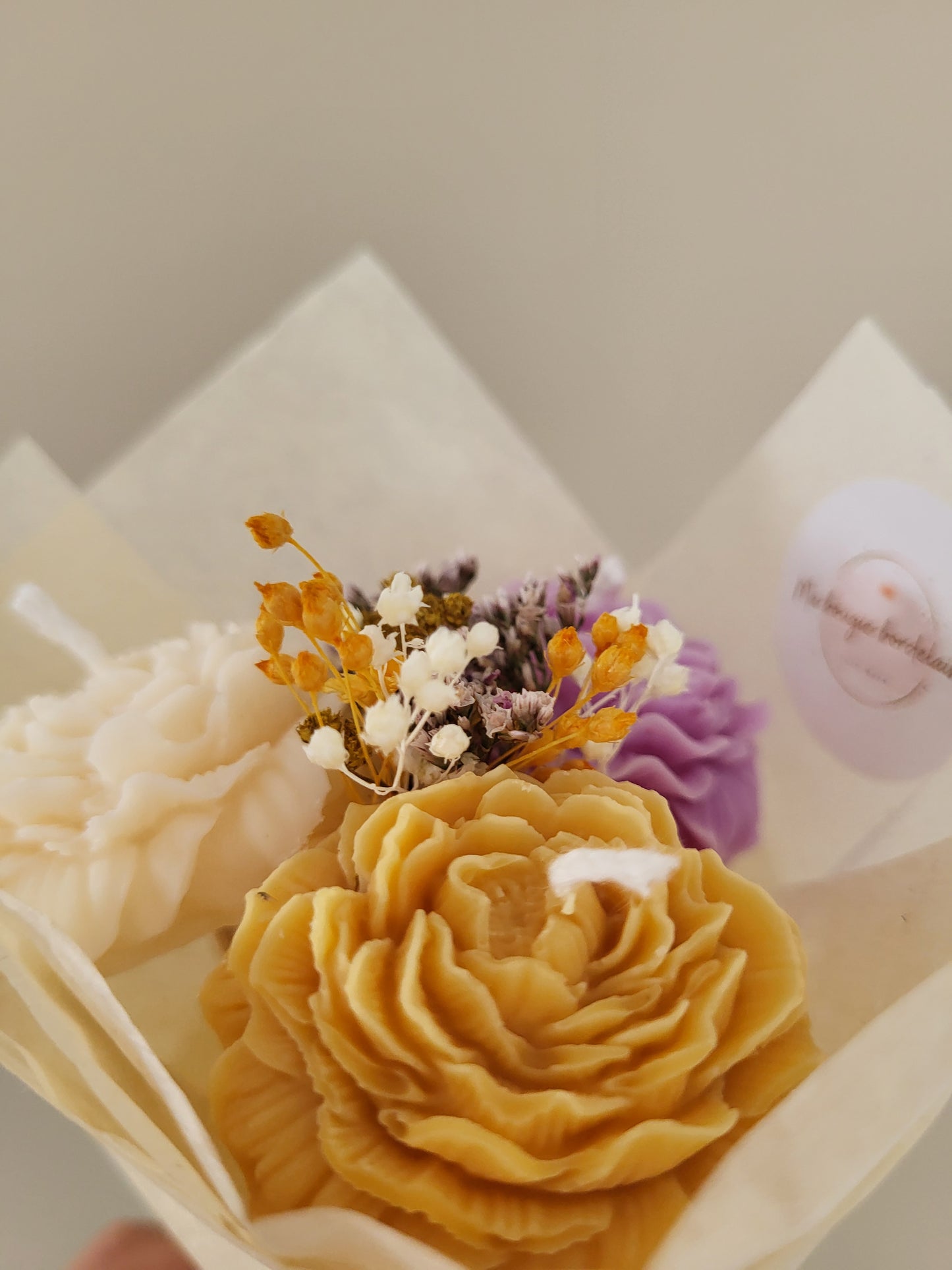 Bouquet de 3 pivoines ouvertes en bougies - taille S (violet-bronze-blanc)