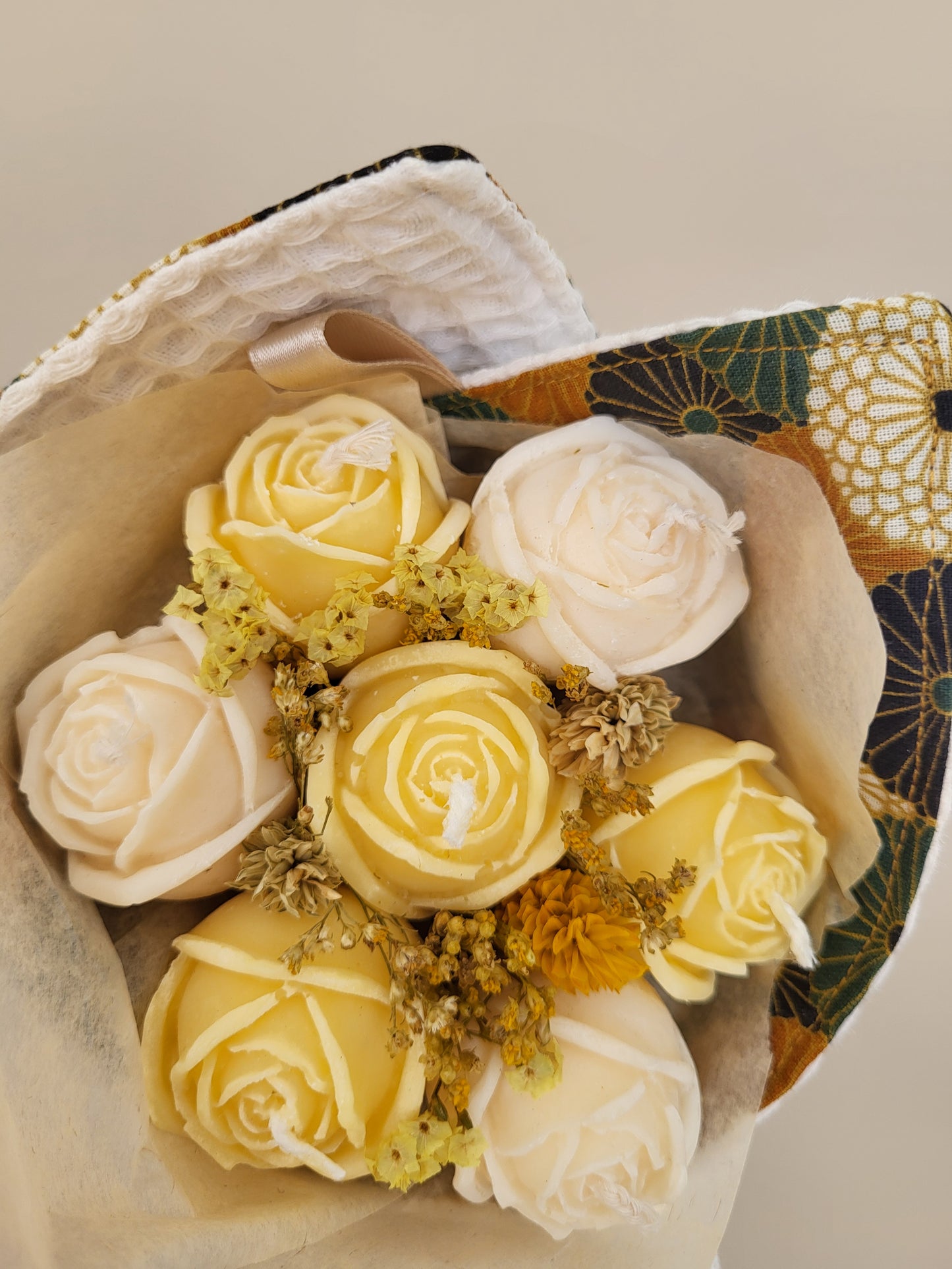 Bouquet de pivoines en bougies & torchon coton fait main - duo cadeau