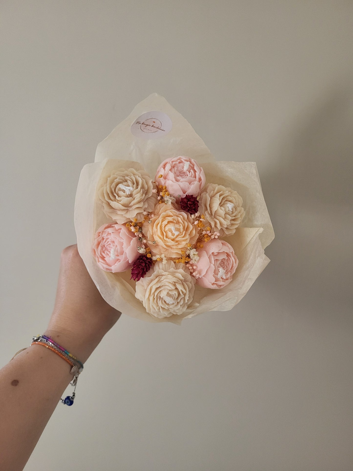 Bouquet de 7 pivoines en bougies (beige, rose pâle, saumon)