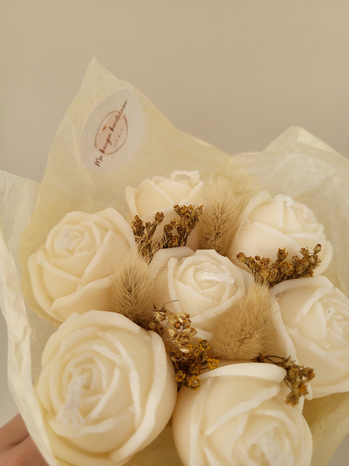 Bouquet de 7 roses en bougies - taille S (blanc crème)