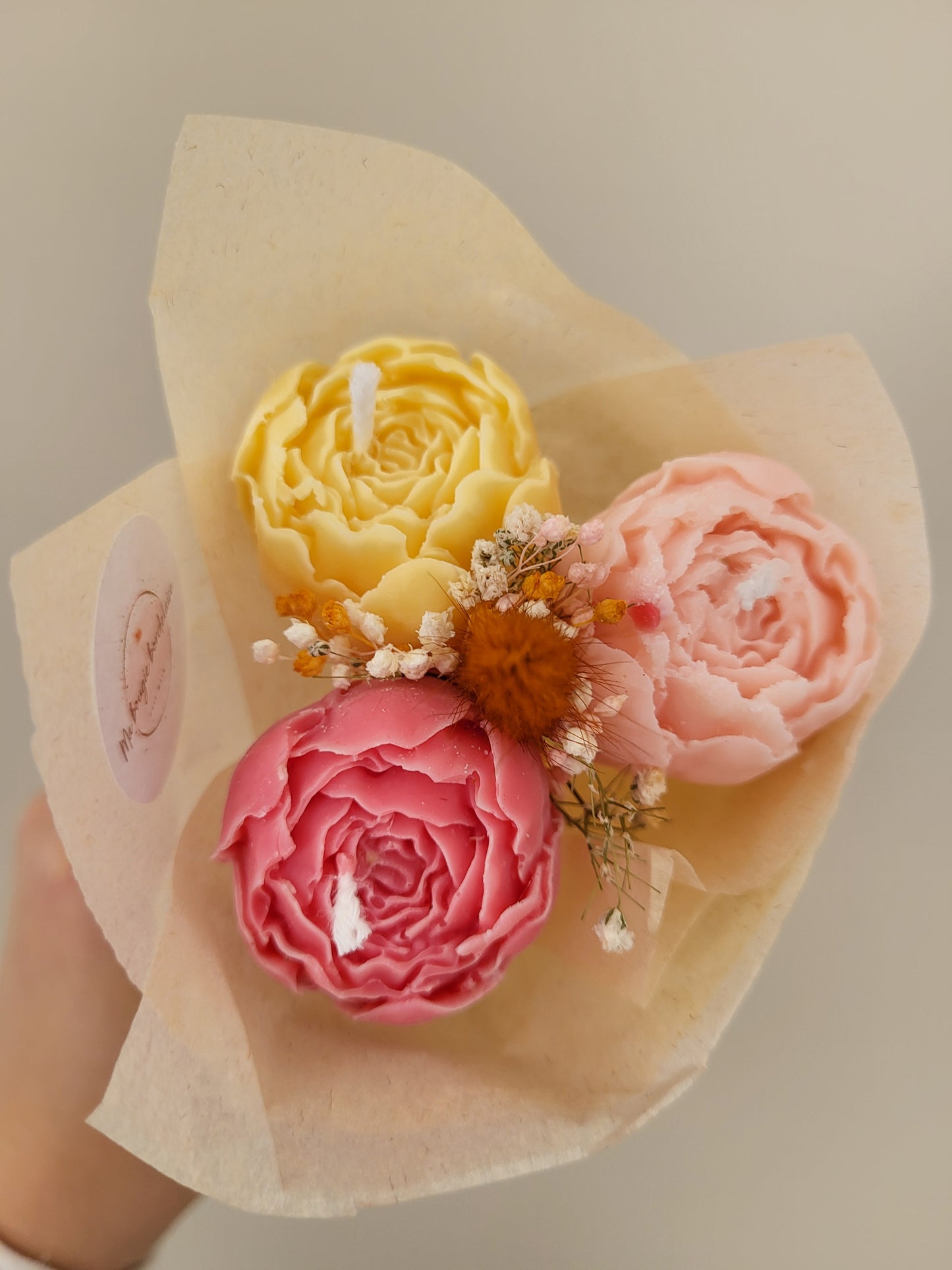 Bouquet de 3 pivoines en bougies - taille S (nuances de rose et jaune)