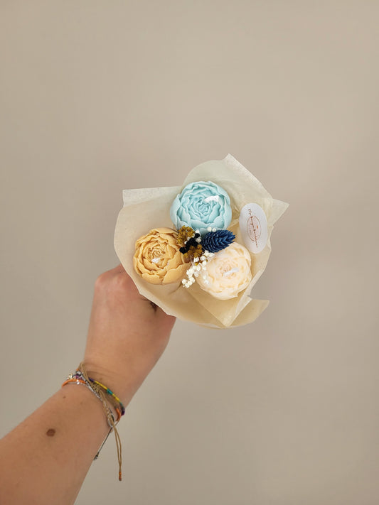 Bouquet de 3 pivoines en bougies - taille S (bleu-bronze-blanc)