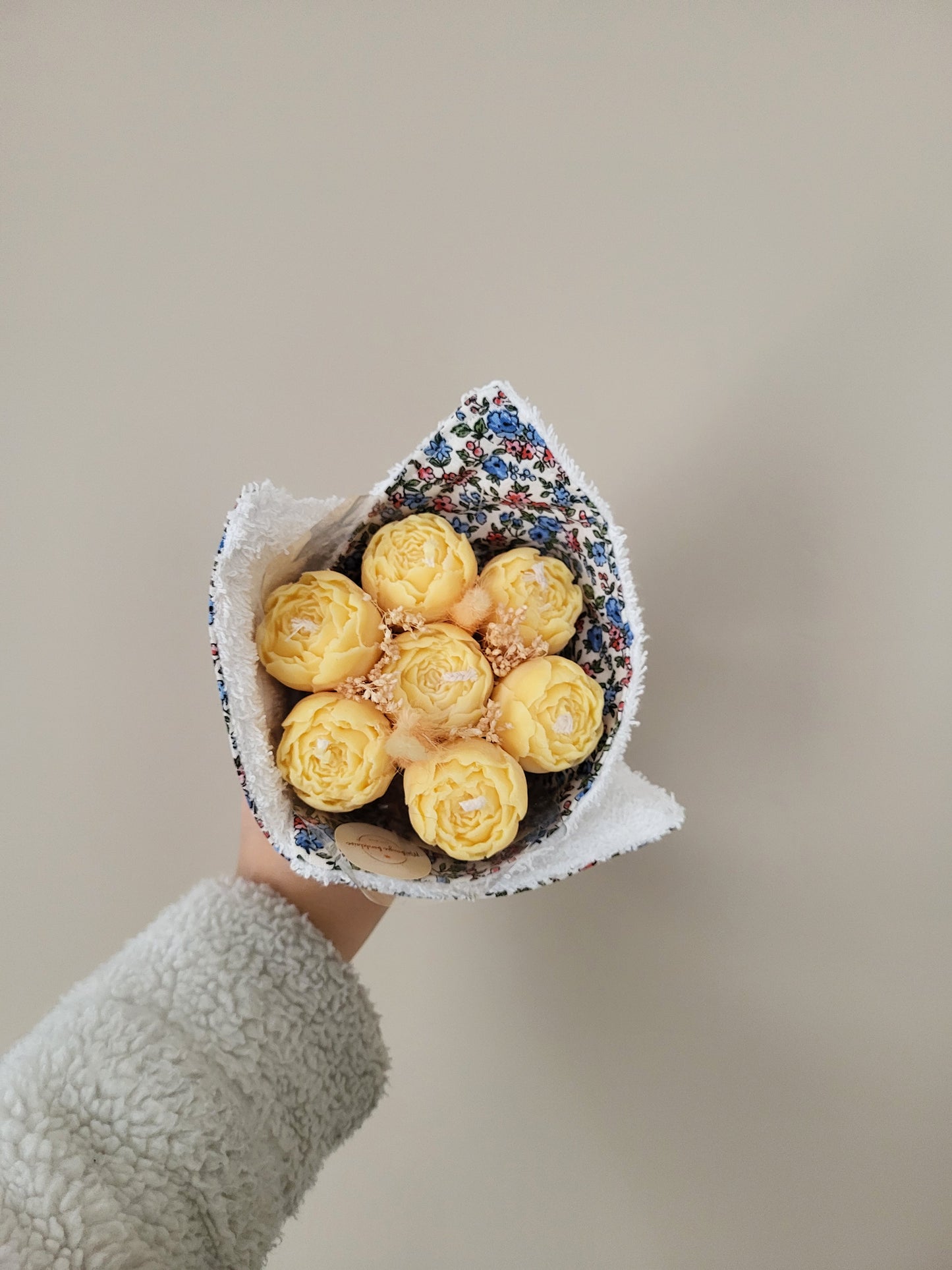 Bougie décorative - Bouquet de pivoines et son torchon
