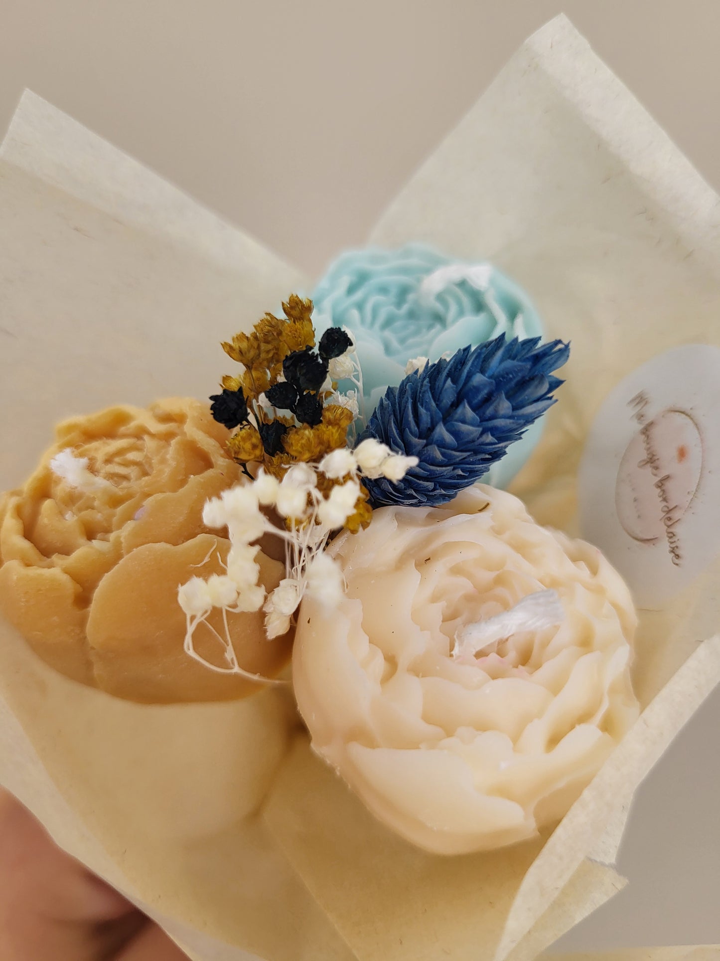 Bouquet de 3 pivoines en bougies - taille S (bleu-bronze-blanc)