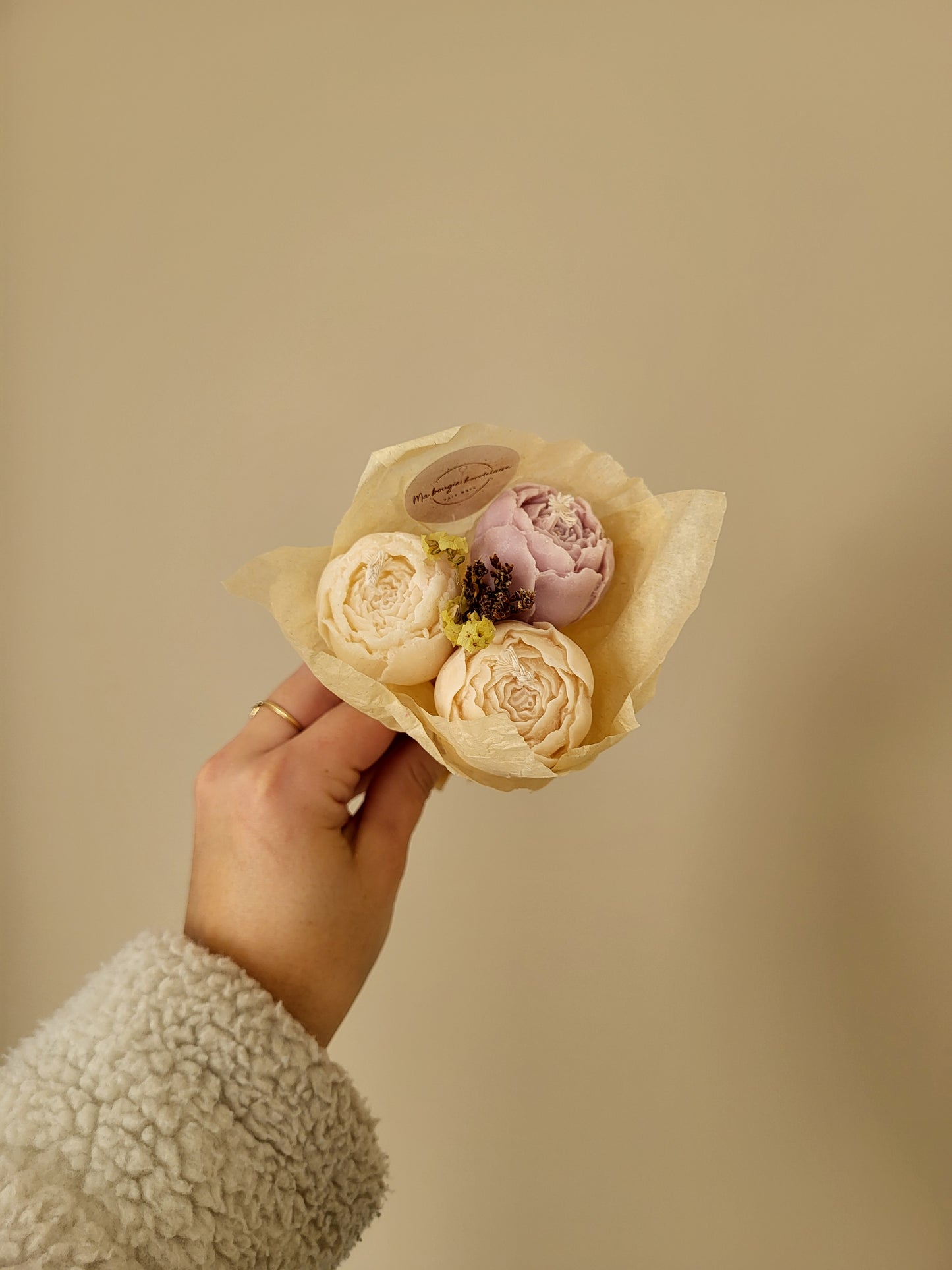 Bouquet de 3 pivoines en bougies - taille S (beige et parme)