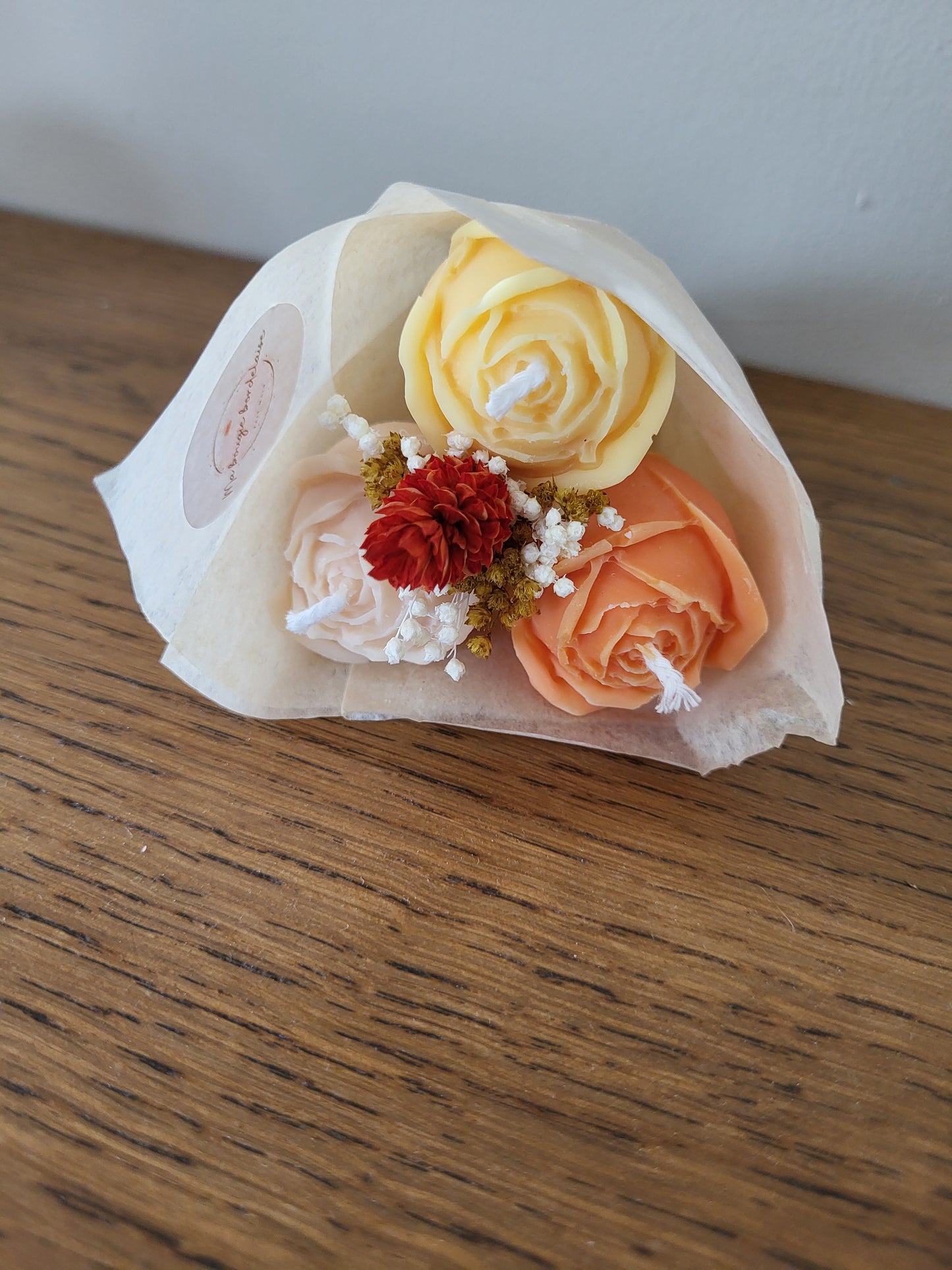 Bouquet de 3 roses en bougies - taille S (orange-jaune-beige)