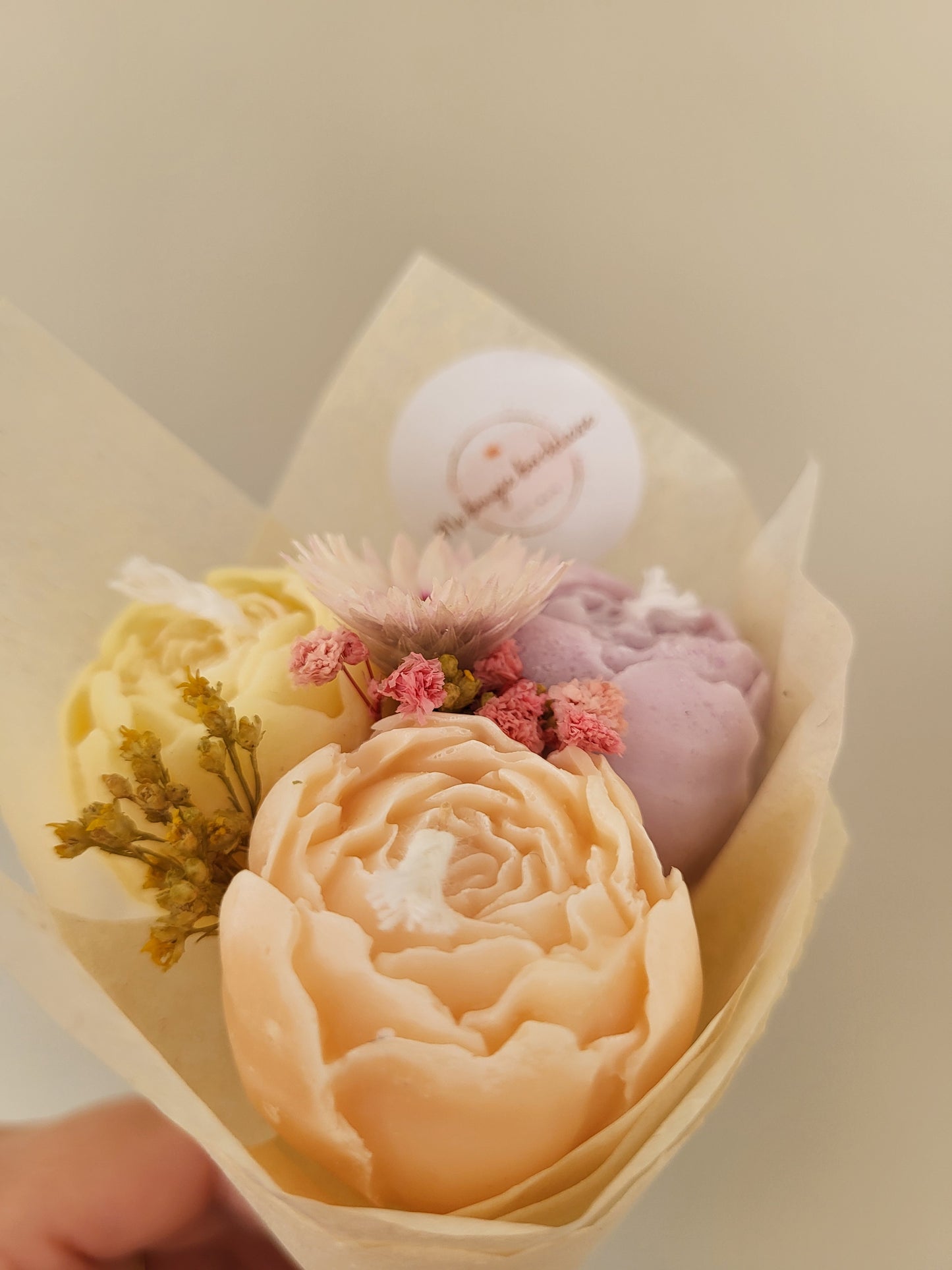Bouquet de 3 pivoines en bougies - taille S (couleur pastel)