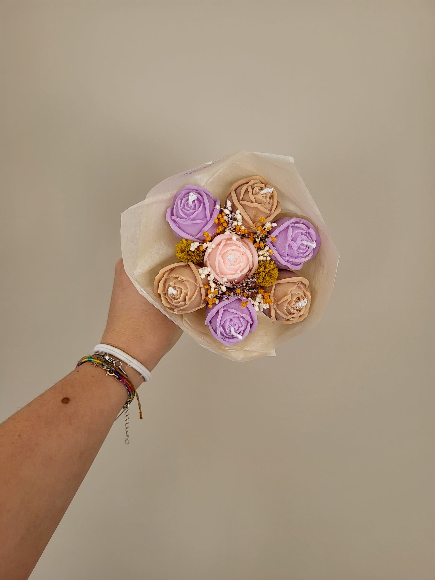 Bouquet de 7 roses en bougies - taille S (rose-violet-marron)
