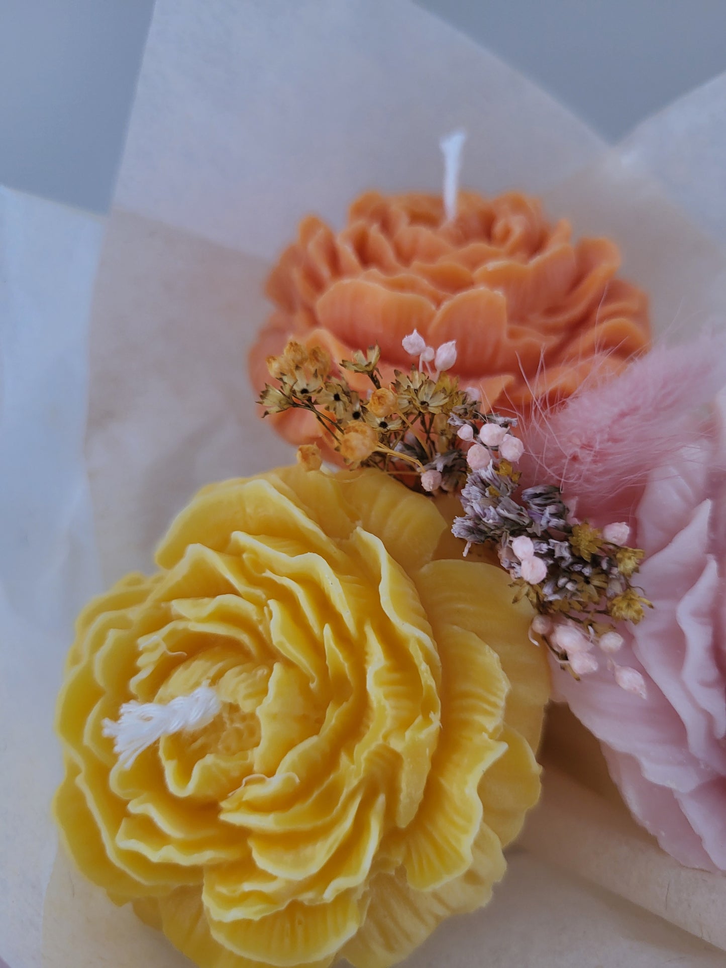 Bouquet de 3 pivoines ouvertes en bougies - taille M (orange-rose-jaune)