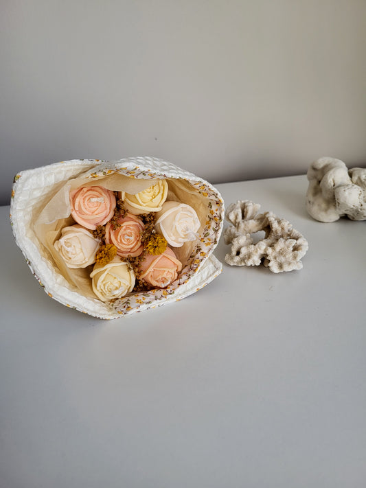 Bougie décorative - Bouquet de roses et son torchon