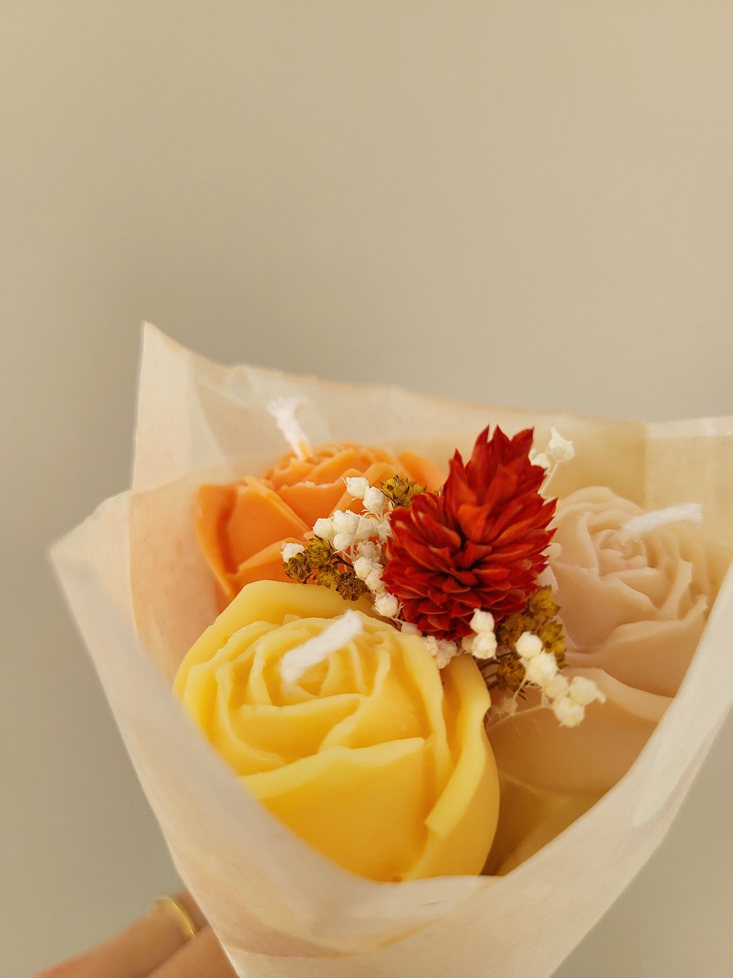 Bouquet de 3 roses en bougies - taille S (orange-jaune-beige)