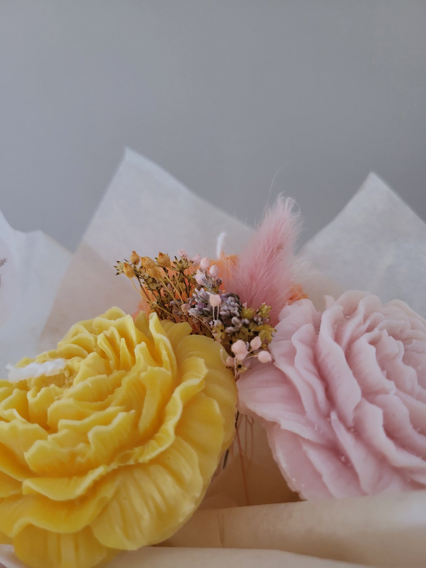 Bouquet de 3 pivoines ouvertes en bougies - taille M (orange-rose-jaune)