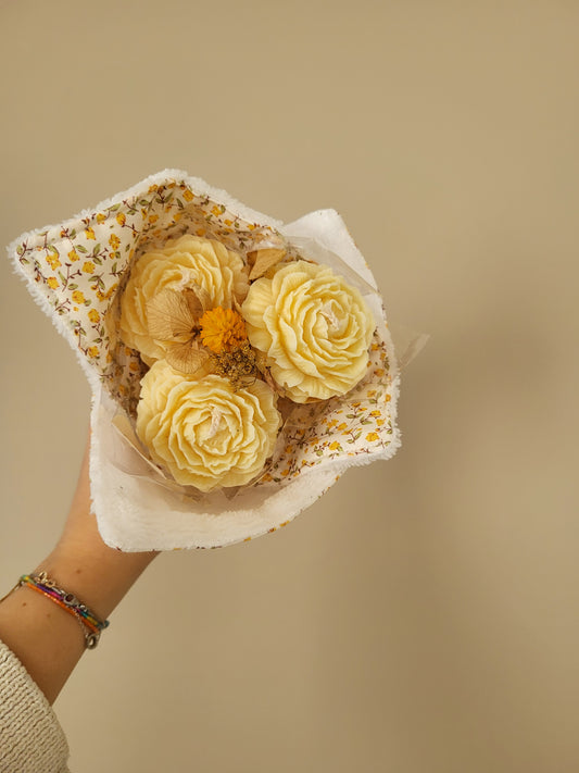 Bougie décorative - Bouquet de pivoines et son torchon