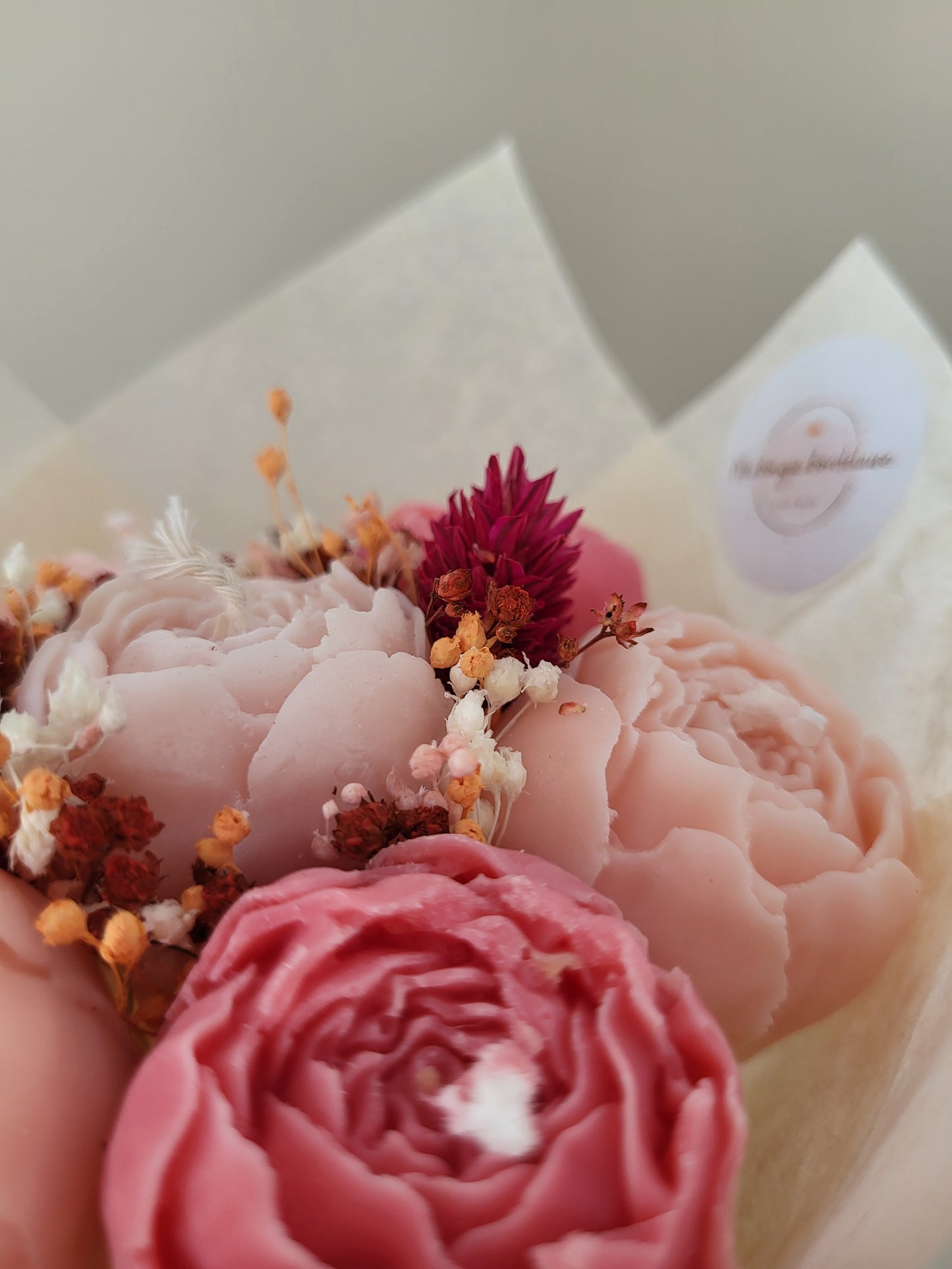 Bouquet de 7 pivoines en bougies - taille S (nuances de roses)