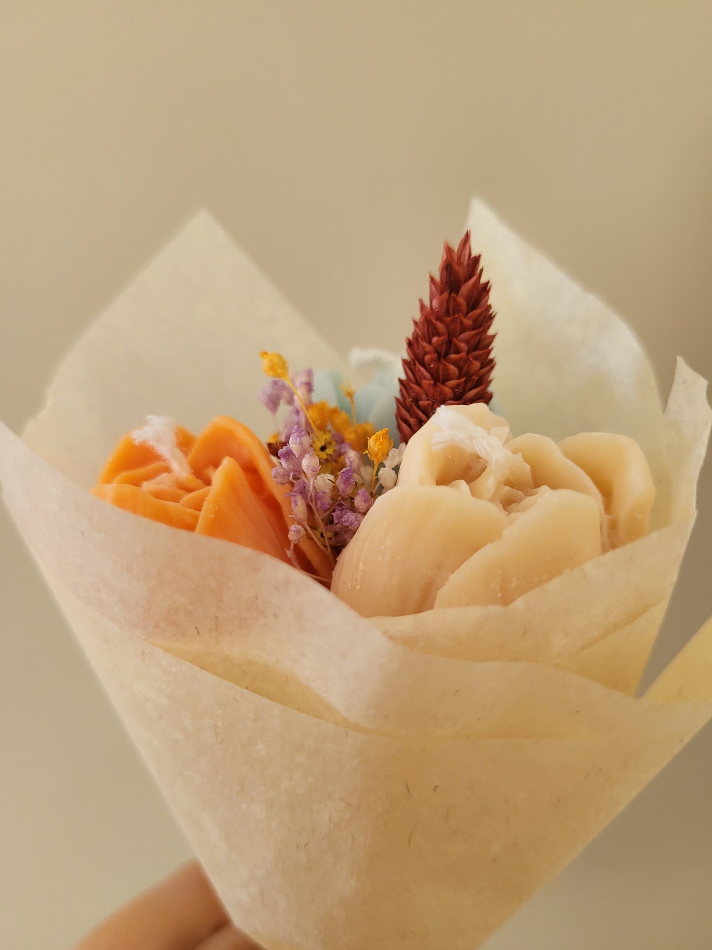 Bouquet de 3 tulipes en bougies - taille S (orange-bleu-beige)