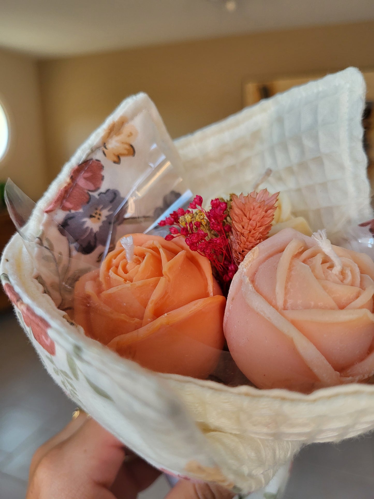Bouquet de 3 roses & torchon en coton fait main