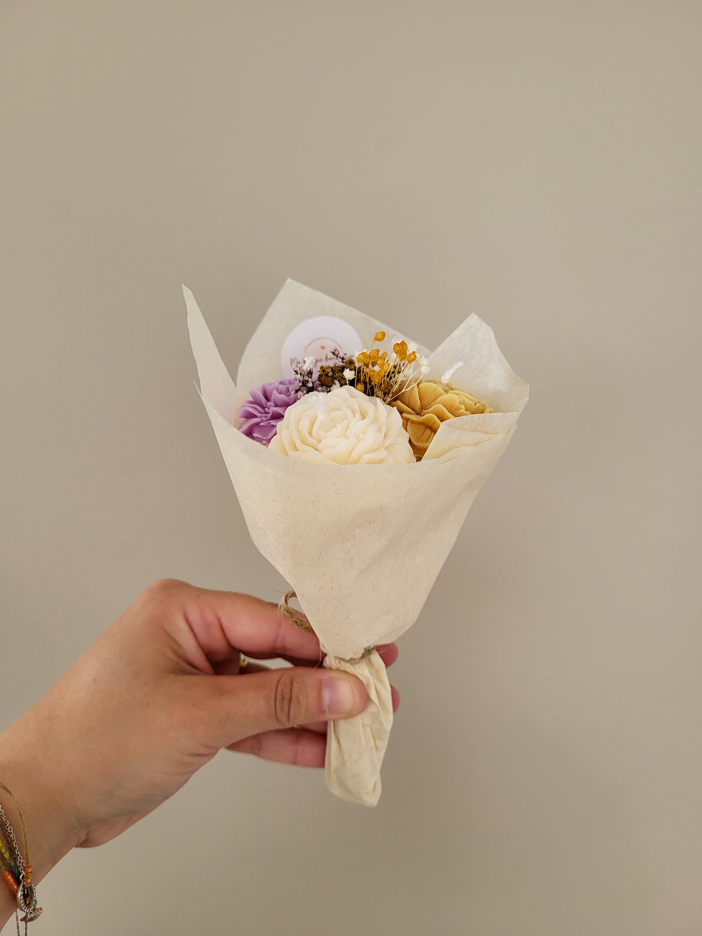 Bouquet de 3 pivoines ouvertes en bougies - taille S (violet-bronze-blanc)