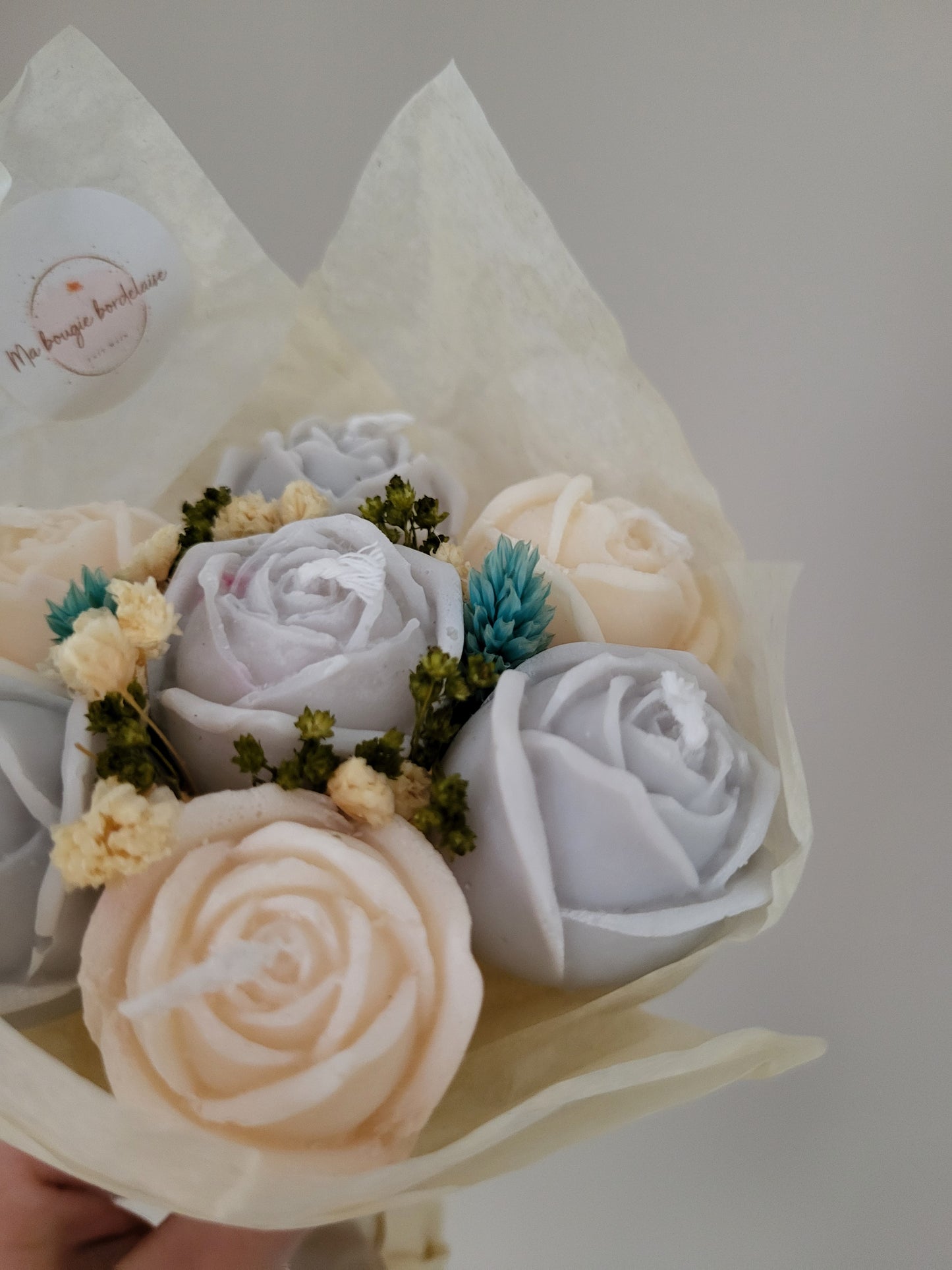 Bouquet de 7 roses en bougies - taille S (gris-blanc)