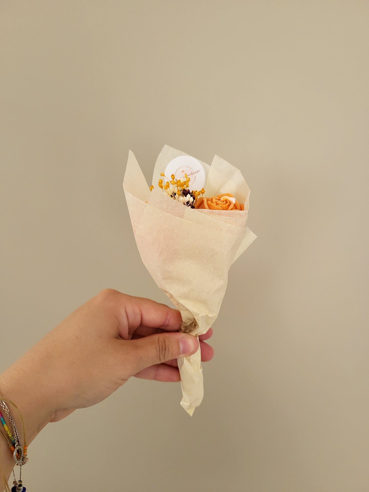 Bouquet de 3 roses en bougies - taille S (orange-blanc)