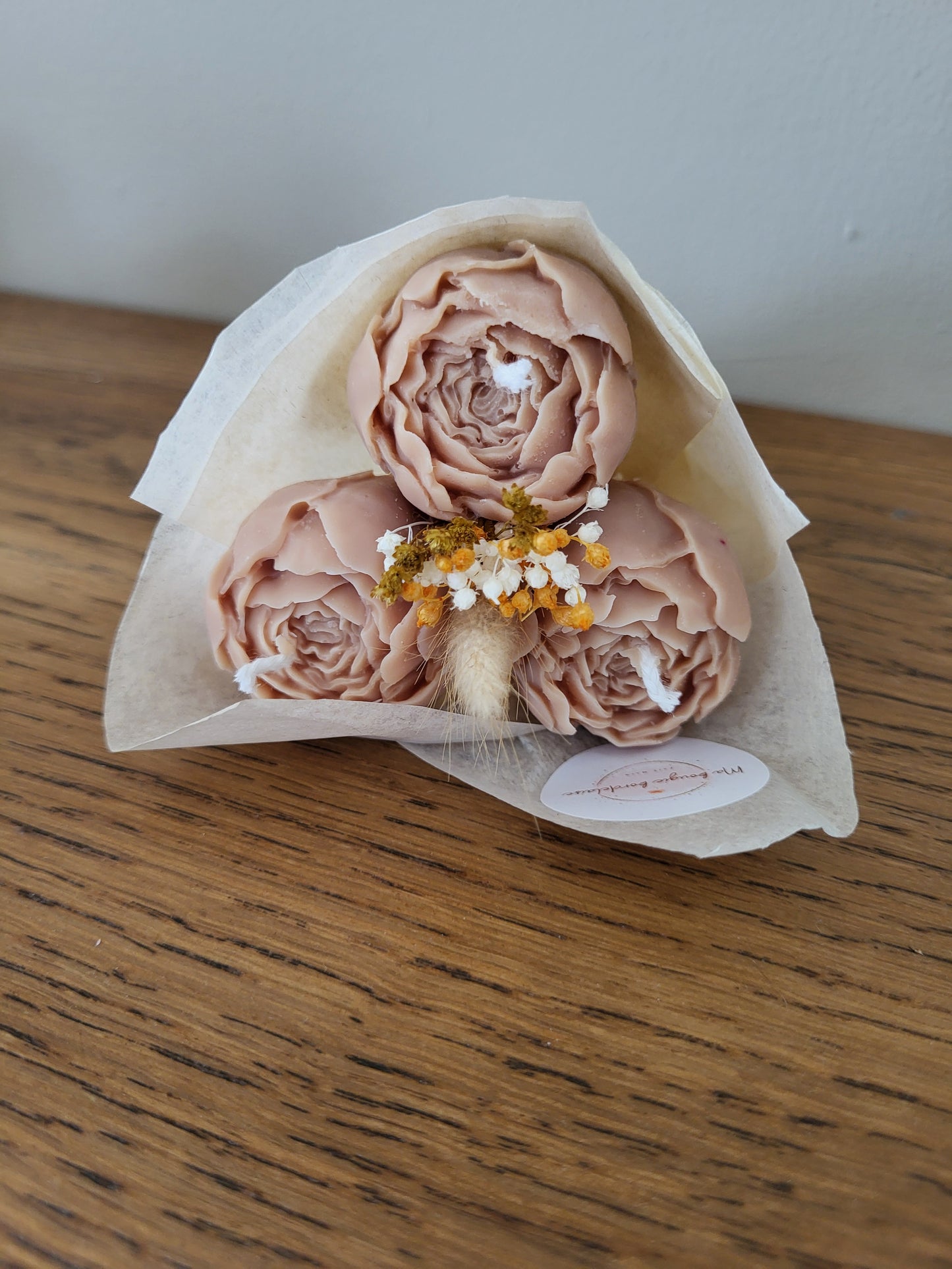 Bouquet de 3 pivoines en bougies - taille S (marron)