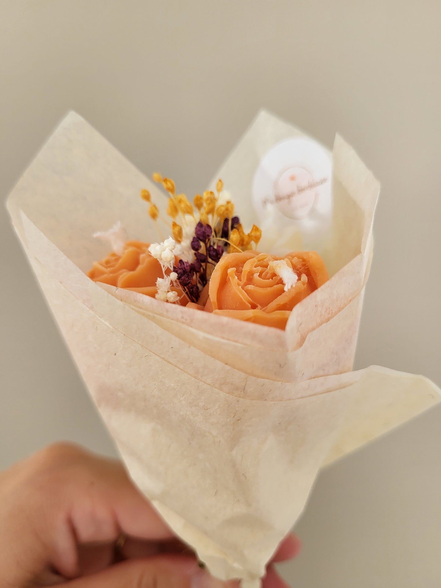 Bouquet de 3 roses en bougies - taille S (orange-blanc)