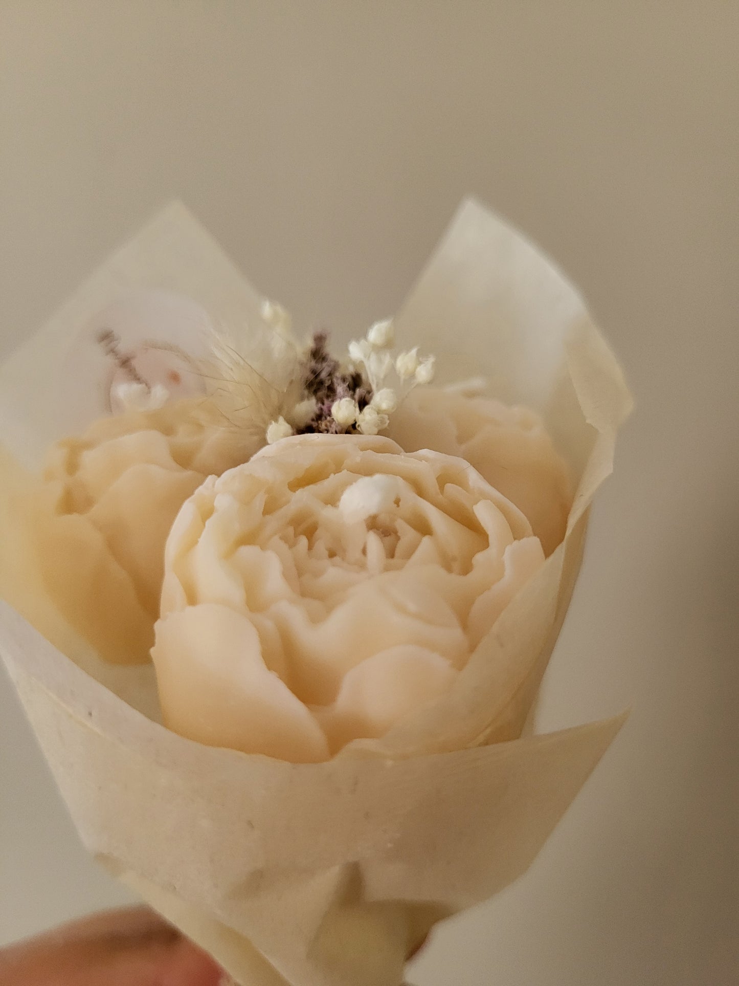Bouquet de 3 pivoines en bougies - taille S (blanc)