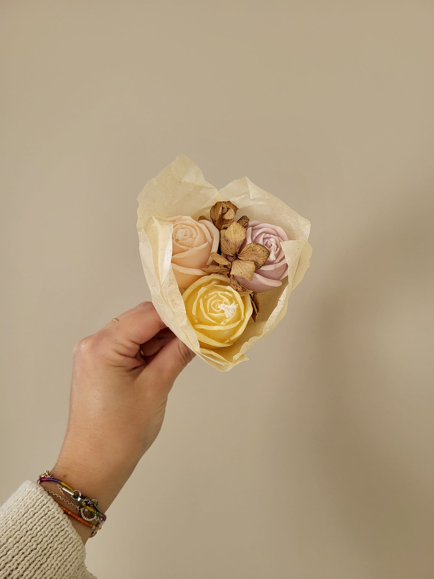 Bouquet de 3 roses en bougies - taille S (parme-rose pâle-jaune)