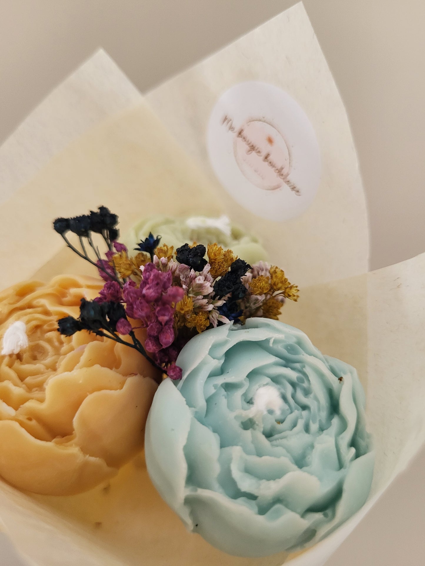Bouquet de 3 pivoines en bougies - taille S (vert-bleu-jaune)