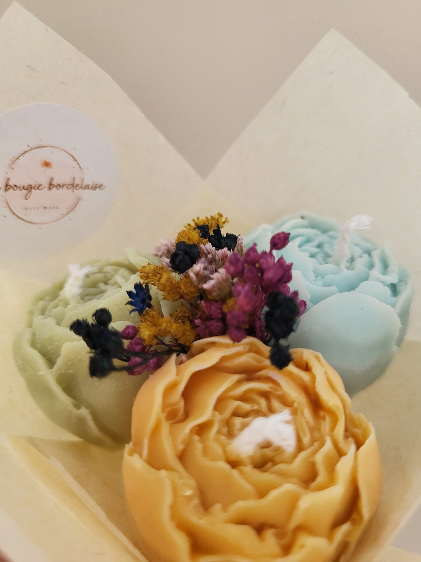 Bouquet de 3 pivoines en bougies - taille S (vert-bleu-jaune)