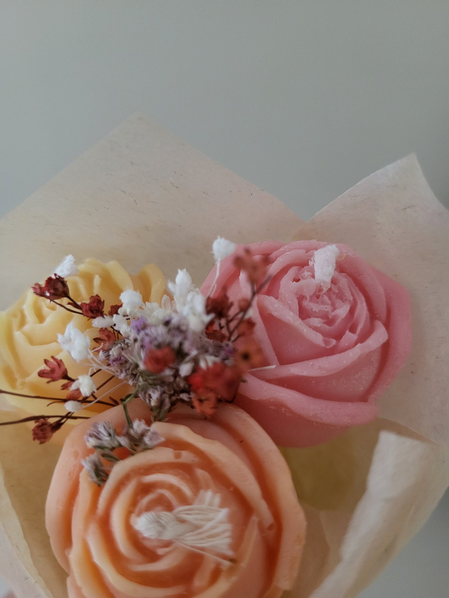 Bouquet de 3 roses en bougies - taille S (printanier)