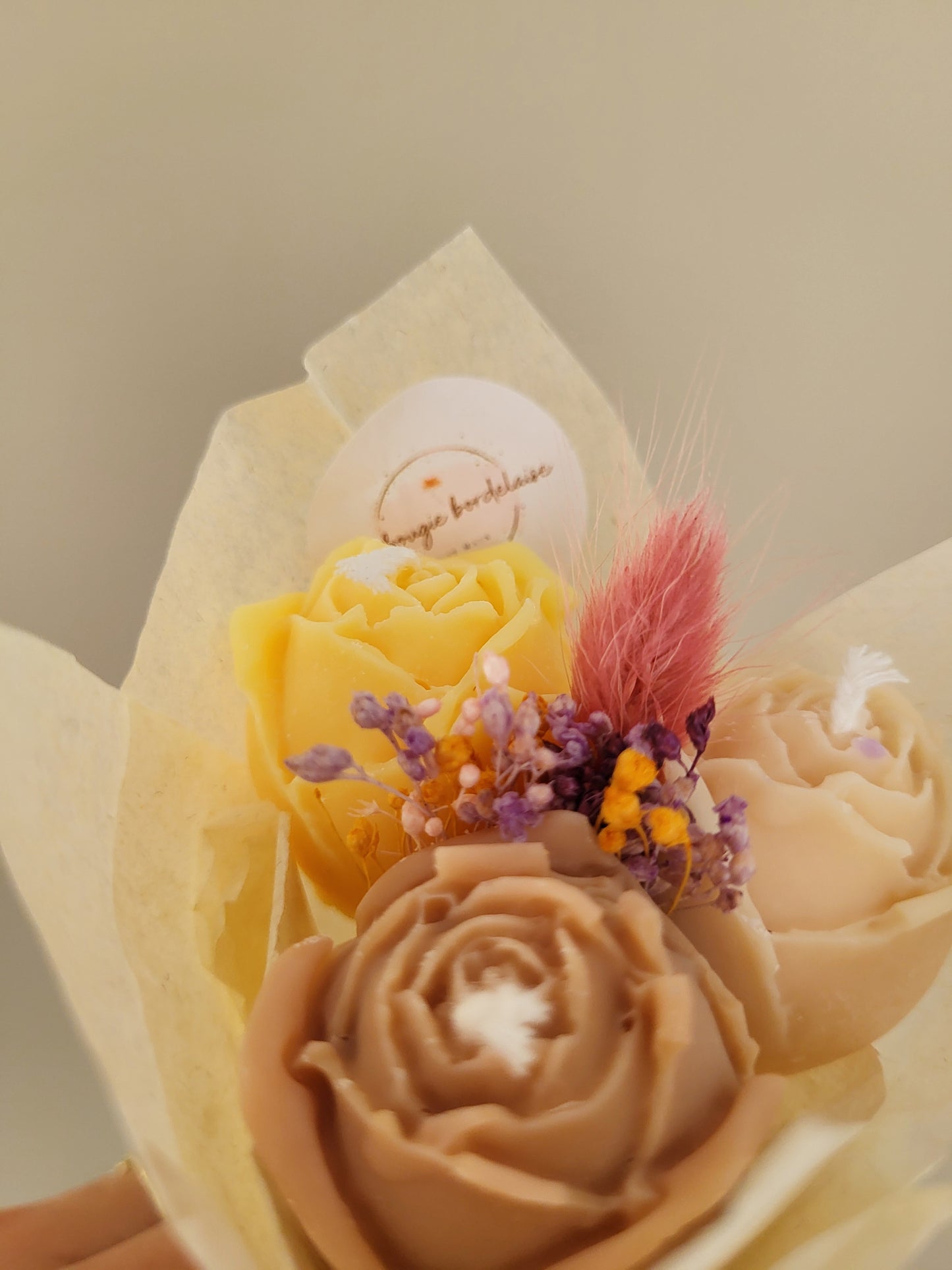 Bouquet de 3 roses en bougies - taille S (marron-jaune-beige)