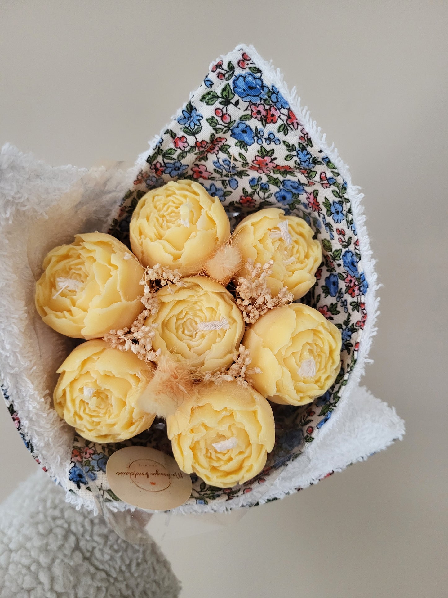 Bougie décorative - Bouquet de pivoines et son torchon