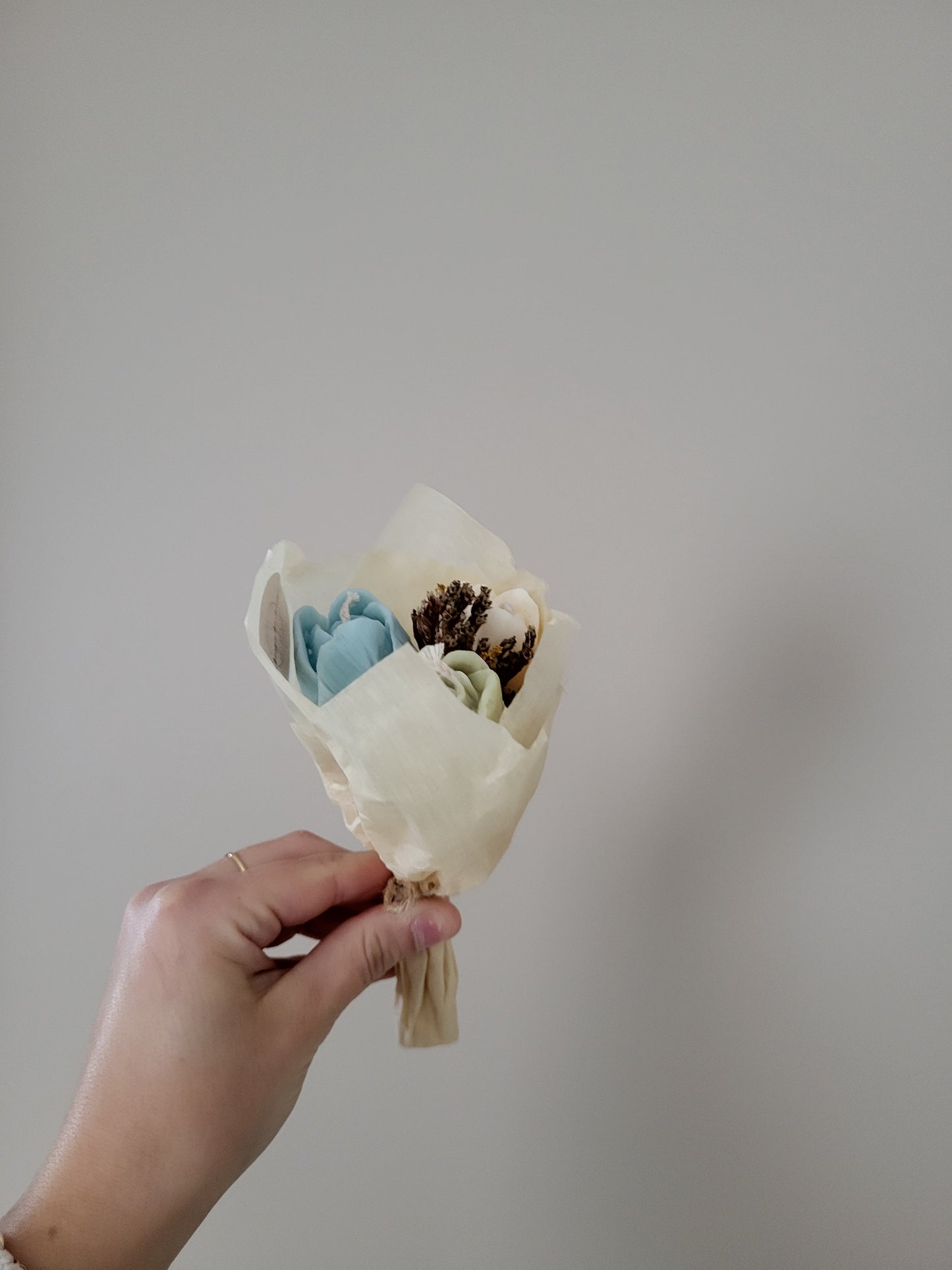 Bouquet de 3 tulipes en bougies - taille S (vert-bleu-blanc)