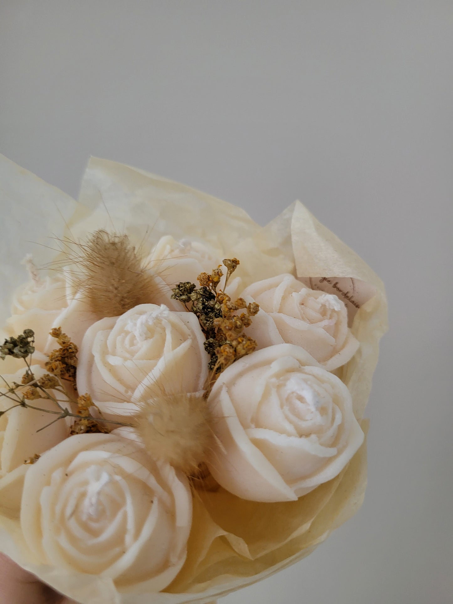 Bouquet de 7 roses en bougies - taille S (blanc/beige)