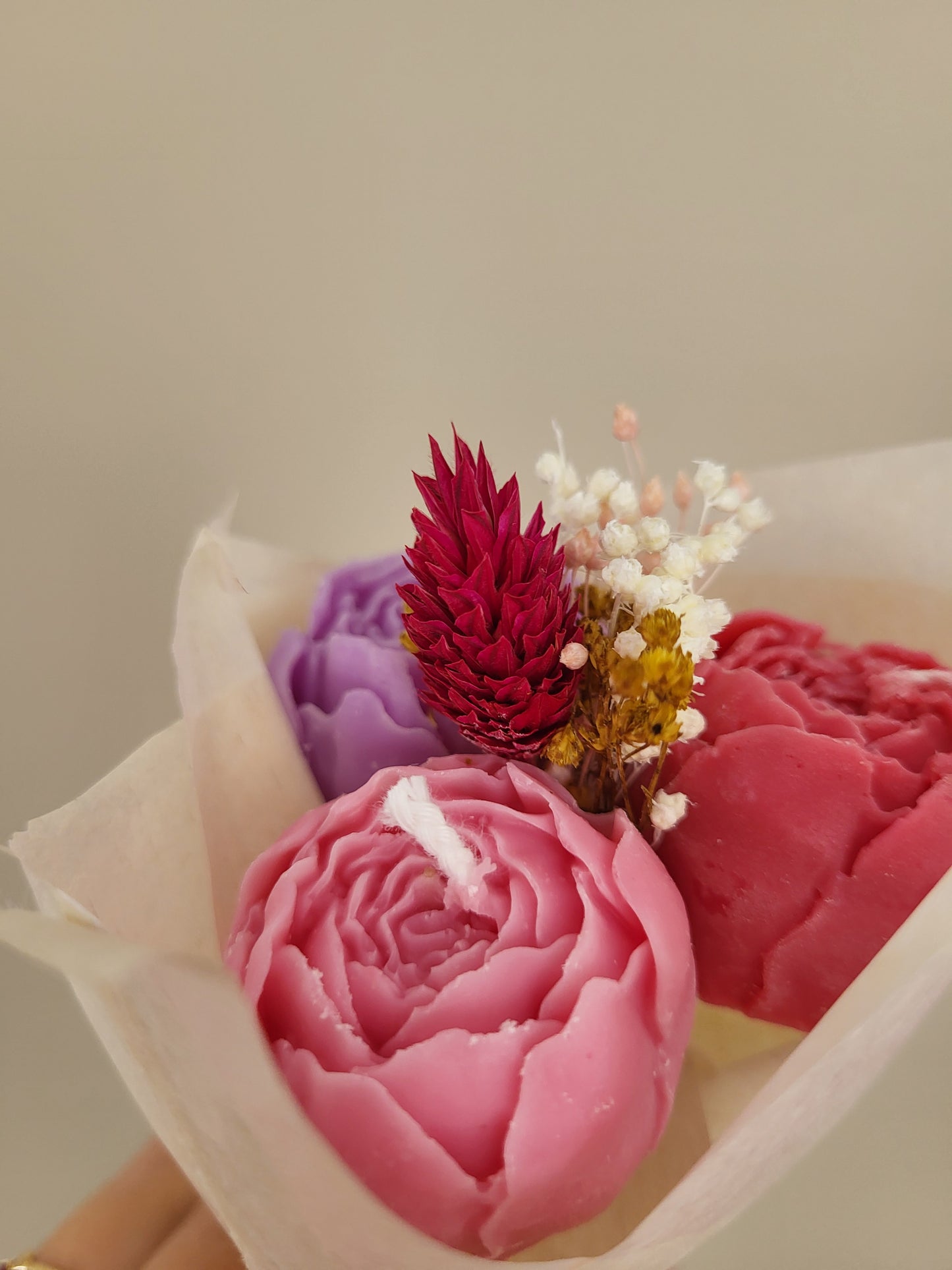 Bouquet de 3 pivoines en bougies - taille S (nuances de rose-violet)