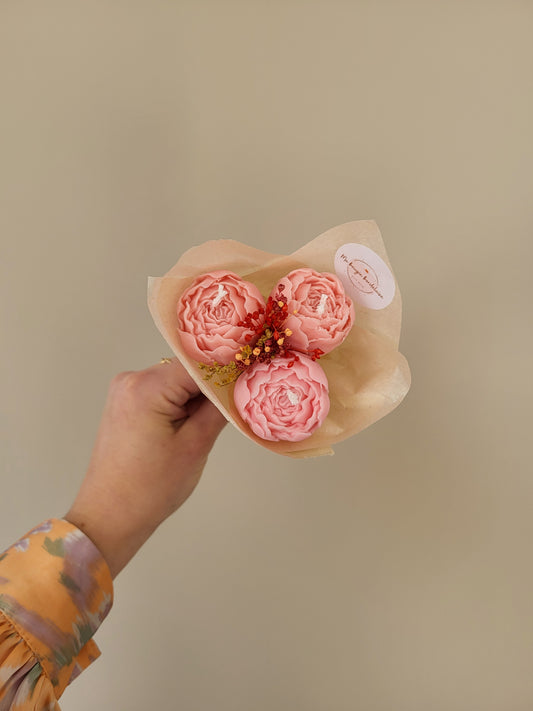 Bouquet de 3 pivoines en bougies - taille S (rose)
