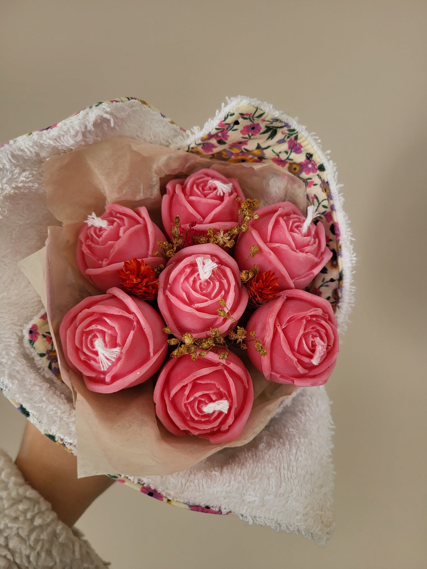 Bouquet de roses rouges & torchon en coton fait main (coffret cadeau)