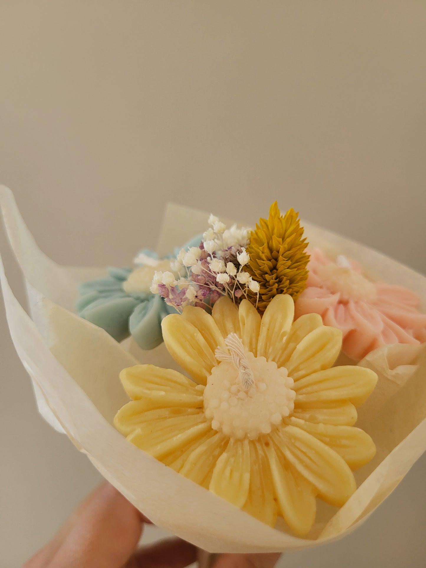 Bouquet de 3 marguerites en bougies - taille M (bleu-rose-jaune)