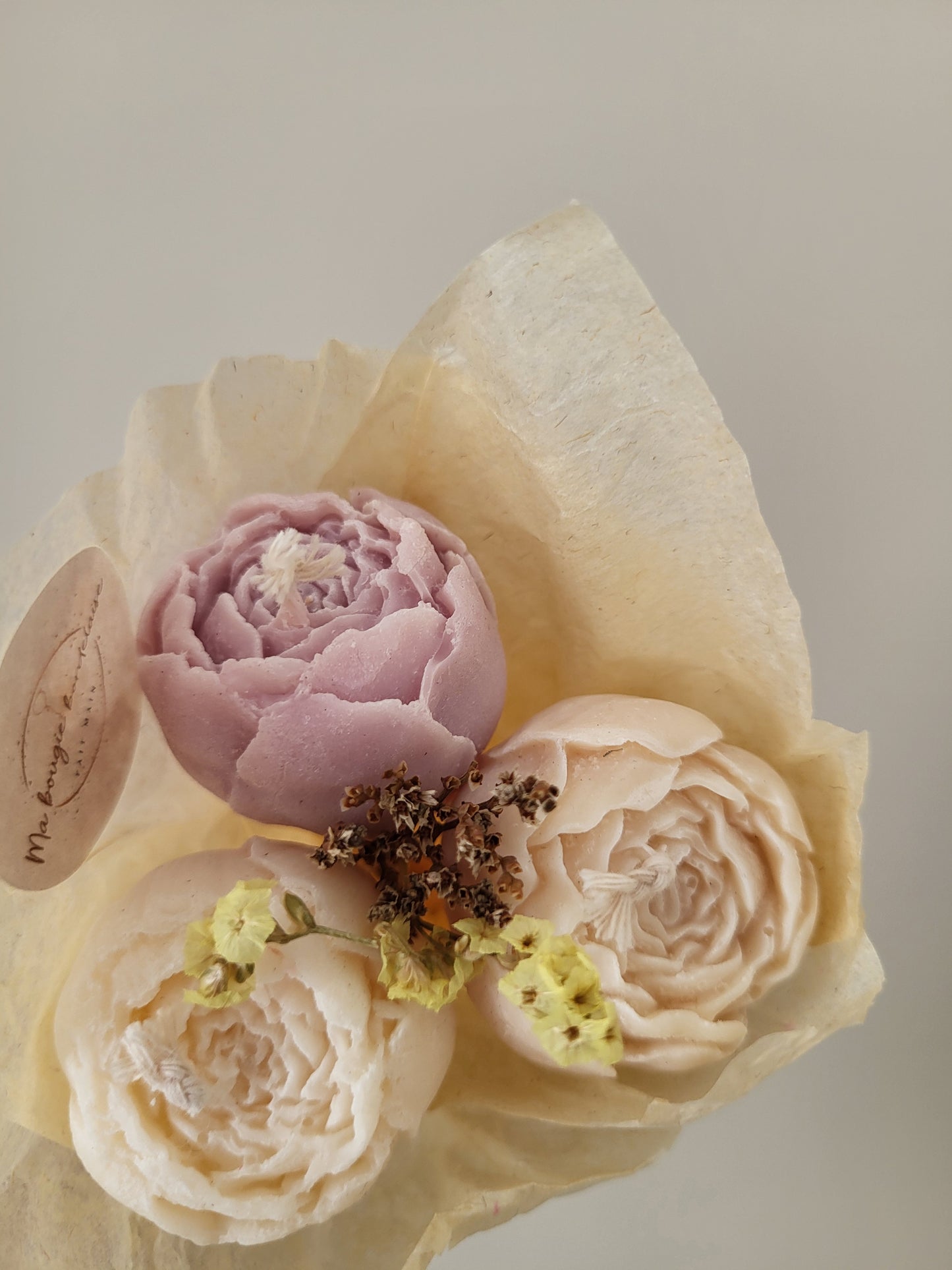 Bouquet de 3 pivoines en bougies - taille S (beige et parme)