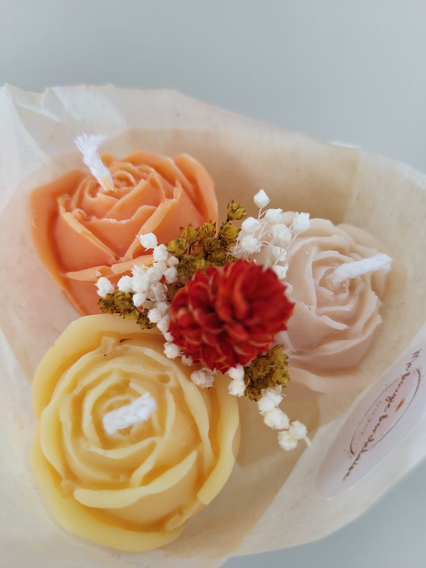 Bouquet de 3 roses en bougies - taille S (orange-jaune-beige)