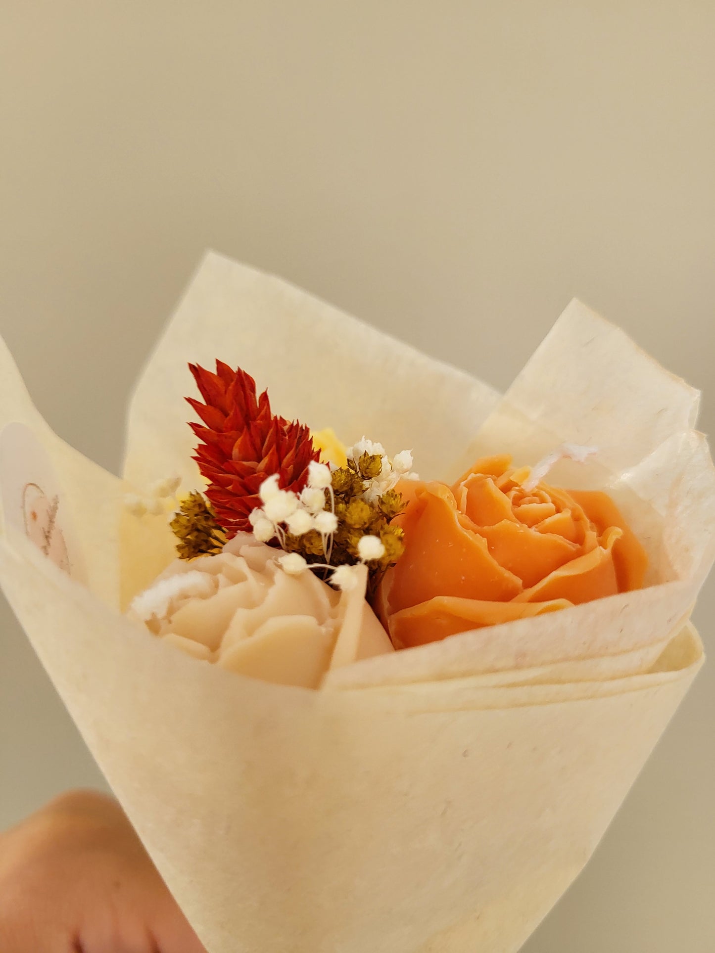 Bouquet de 3 roses en bougies - taille S (orange-jaune-beige)