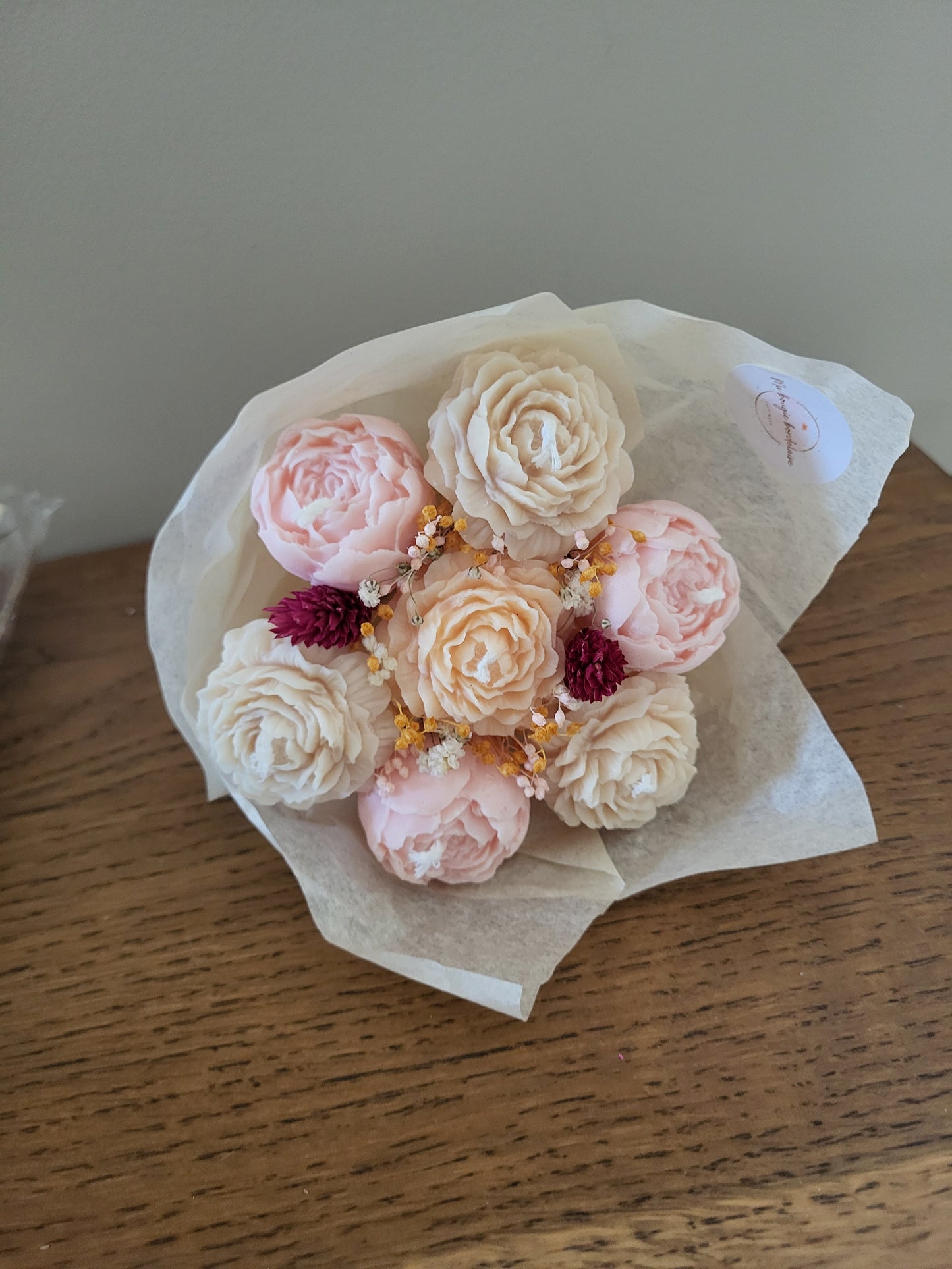 Bouquet de 7 pivoines en bougies (beige, rose pâle, saumon)