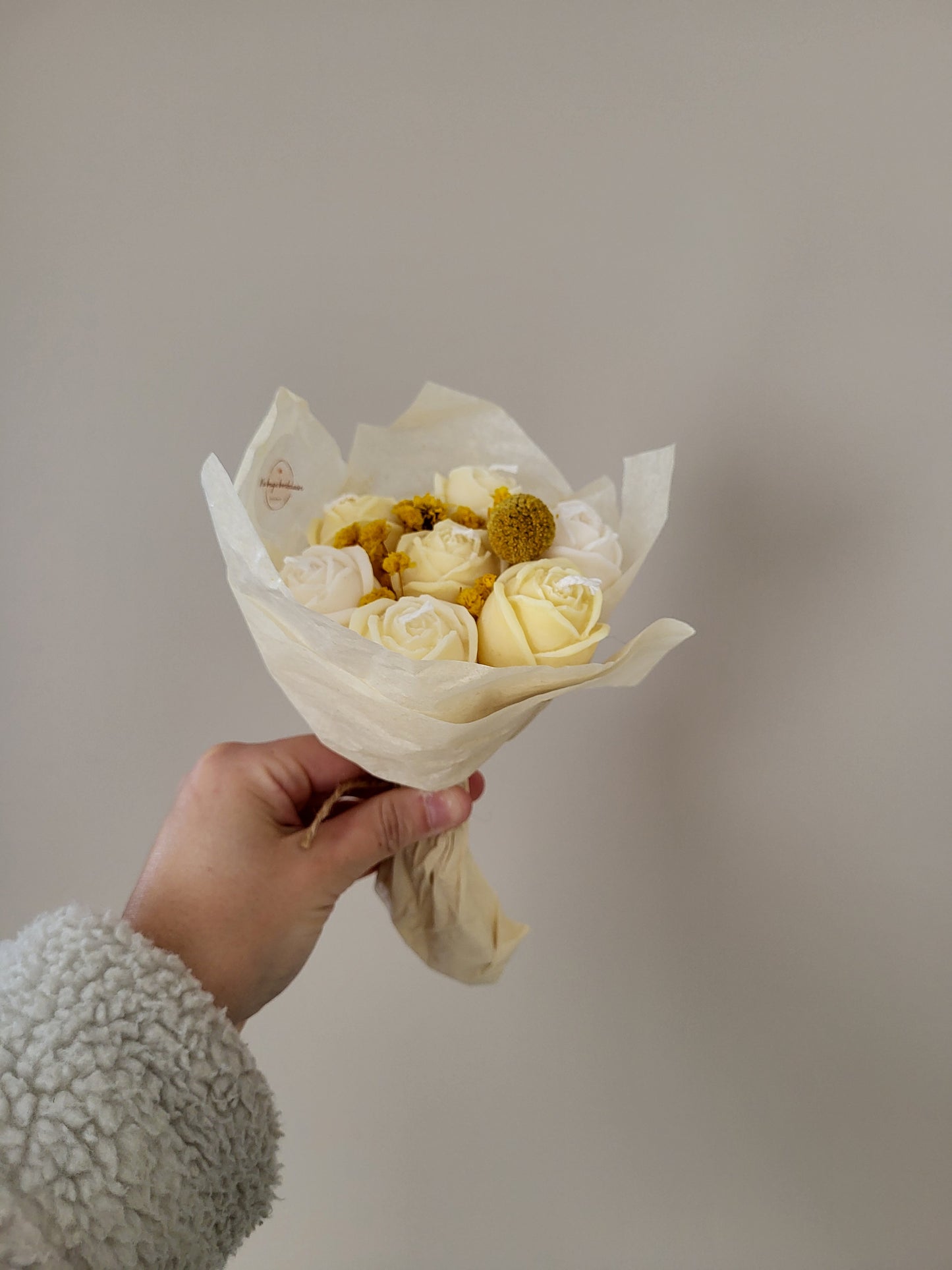 Bouquet de 7 roses en bougies (jaune et blanc)