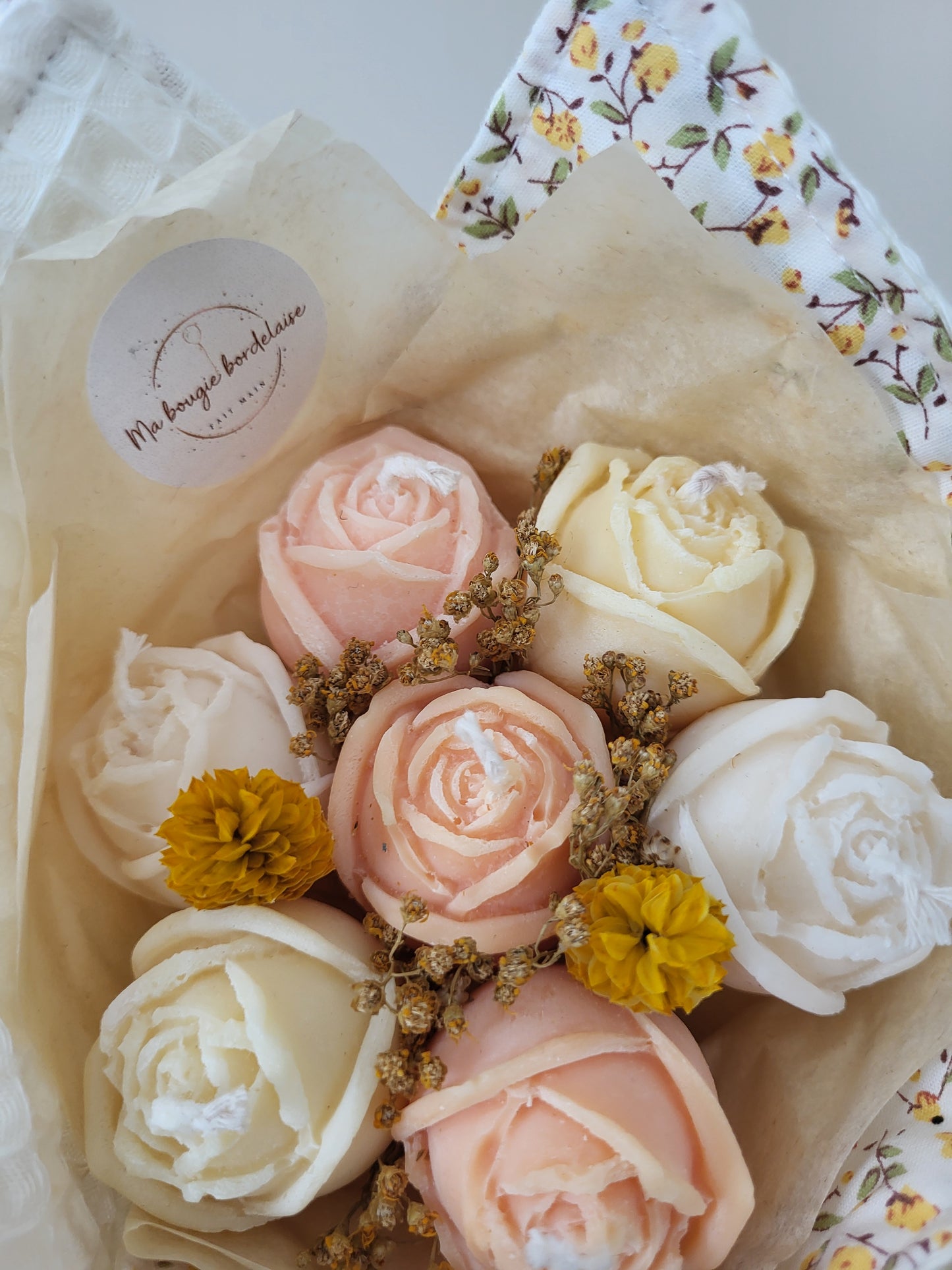 Bougie décorative - Bouquet de roses et son torchon